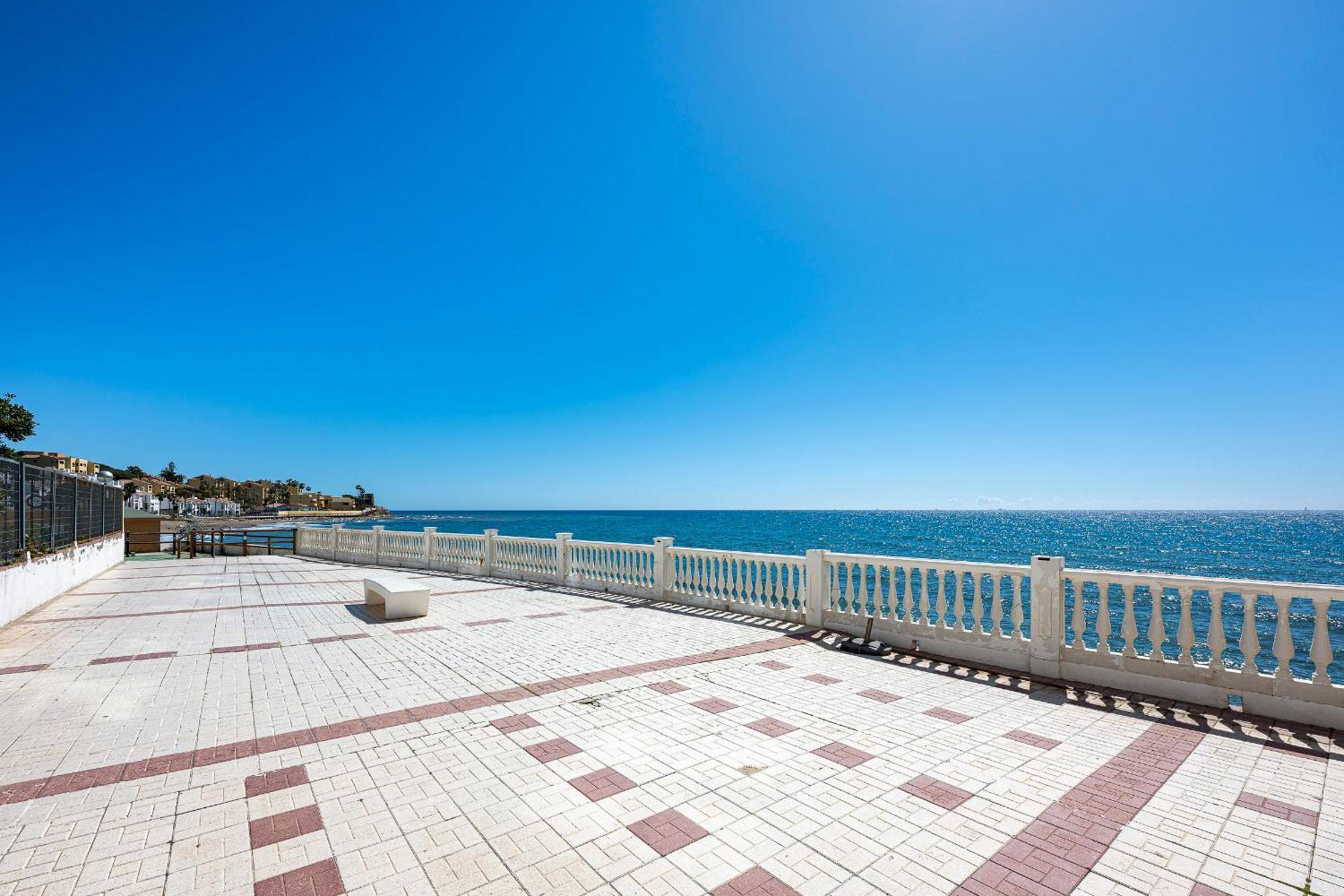 Fancy Direct Access To Sea✺parking✺pool Apartment