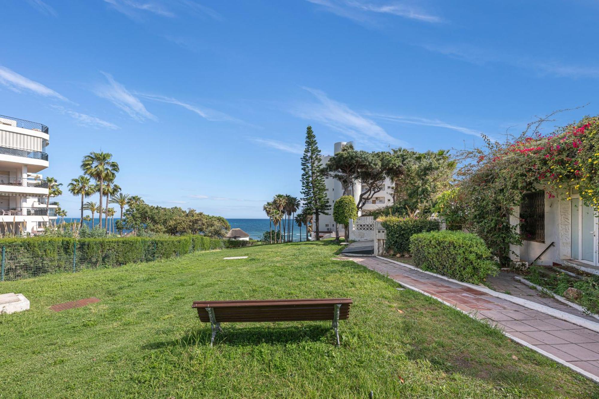 Fancy Direct Access To Sea✺parking✺pool Apartment *